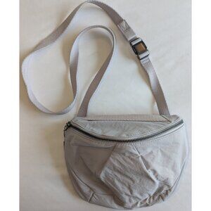 Athleta Stash Crossbody Bag in Gray